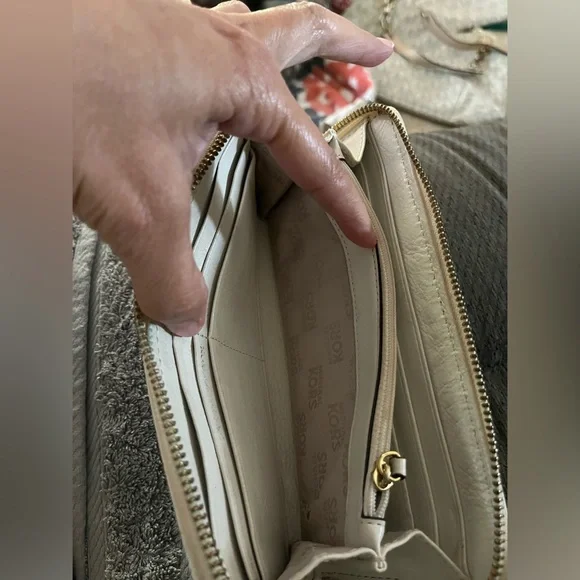 MK Zippy Cloth Large Wallet - Picture 5 of 12